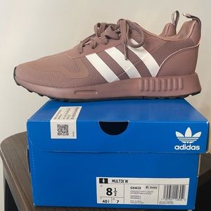 Adidas mauve sneakers NEW